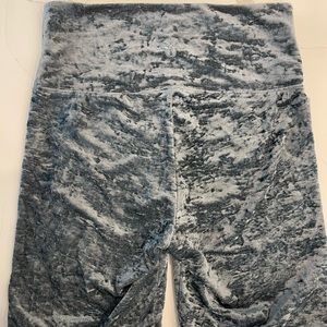 🩵 ARITZIA Tna Atmosphere Crushed Velvet Bike Shorts 7” 🩵